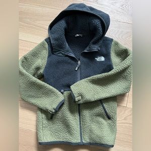 Boys North Face fleece jacket size 7/8